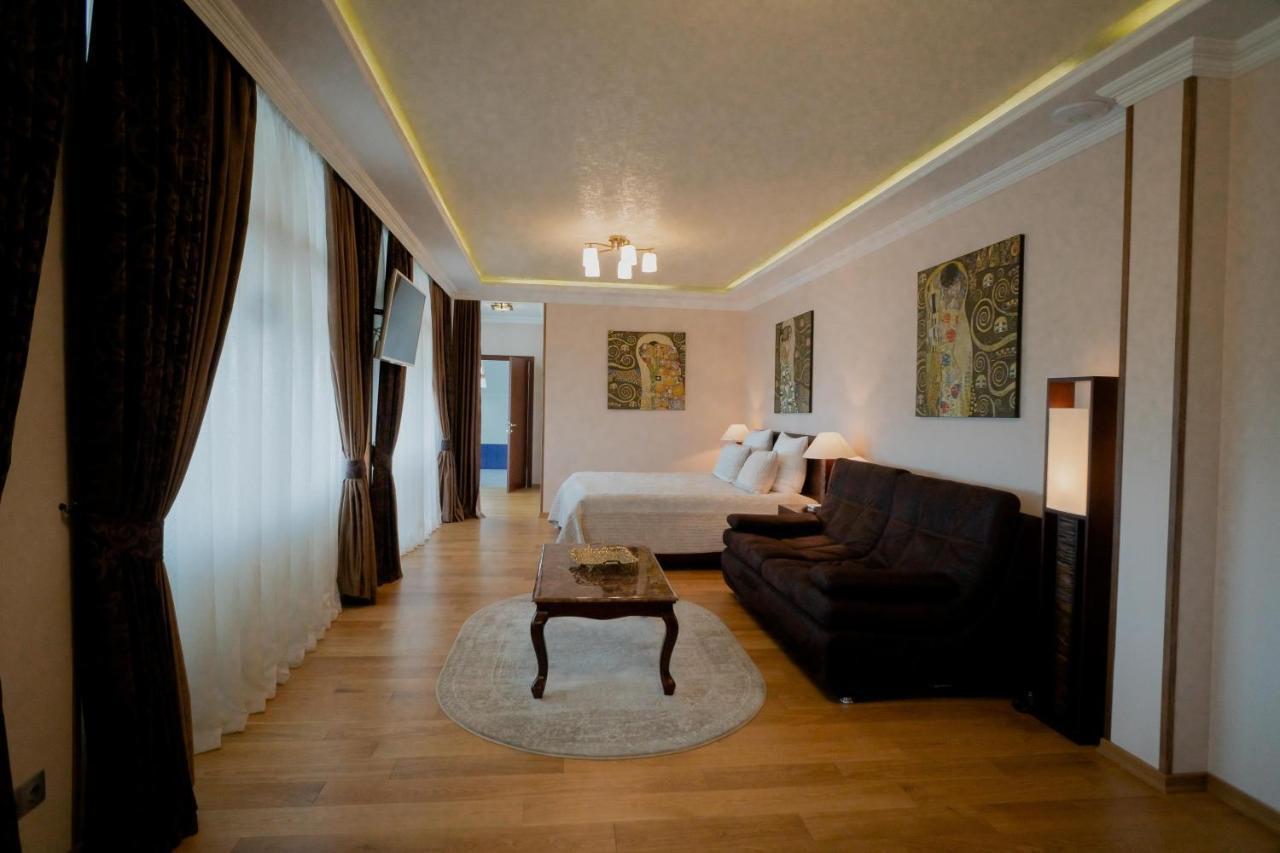 Leon Boutique Hotel Sukhumi Exterior foto