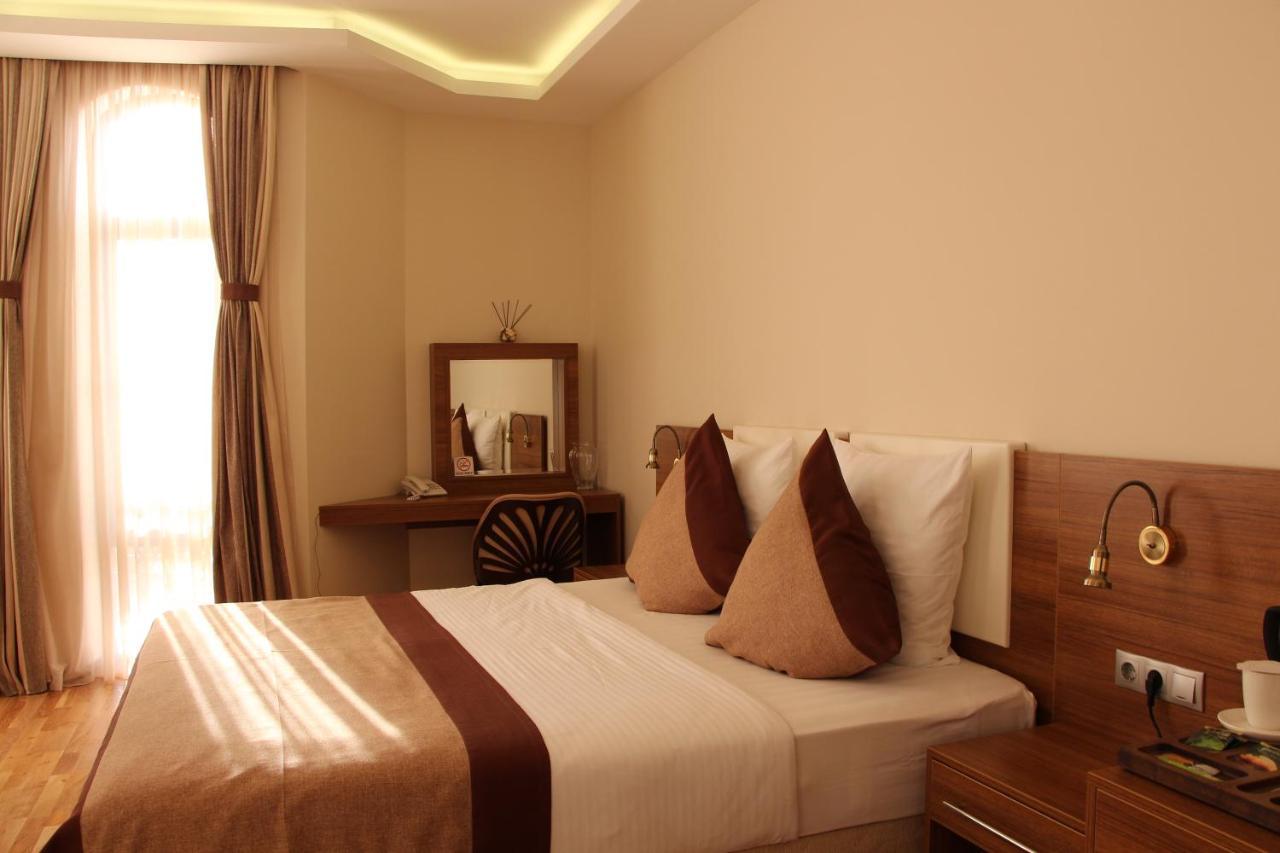 Leon Boutique Hotel Sukhumi Exterior foto