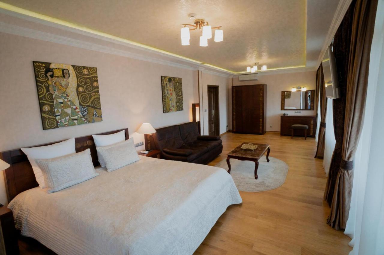 Leon Boutique Hotel Sukhumi Exterior foto