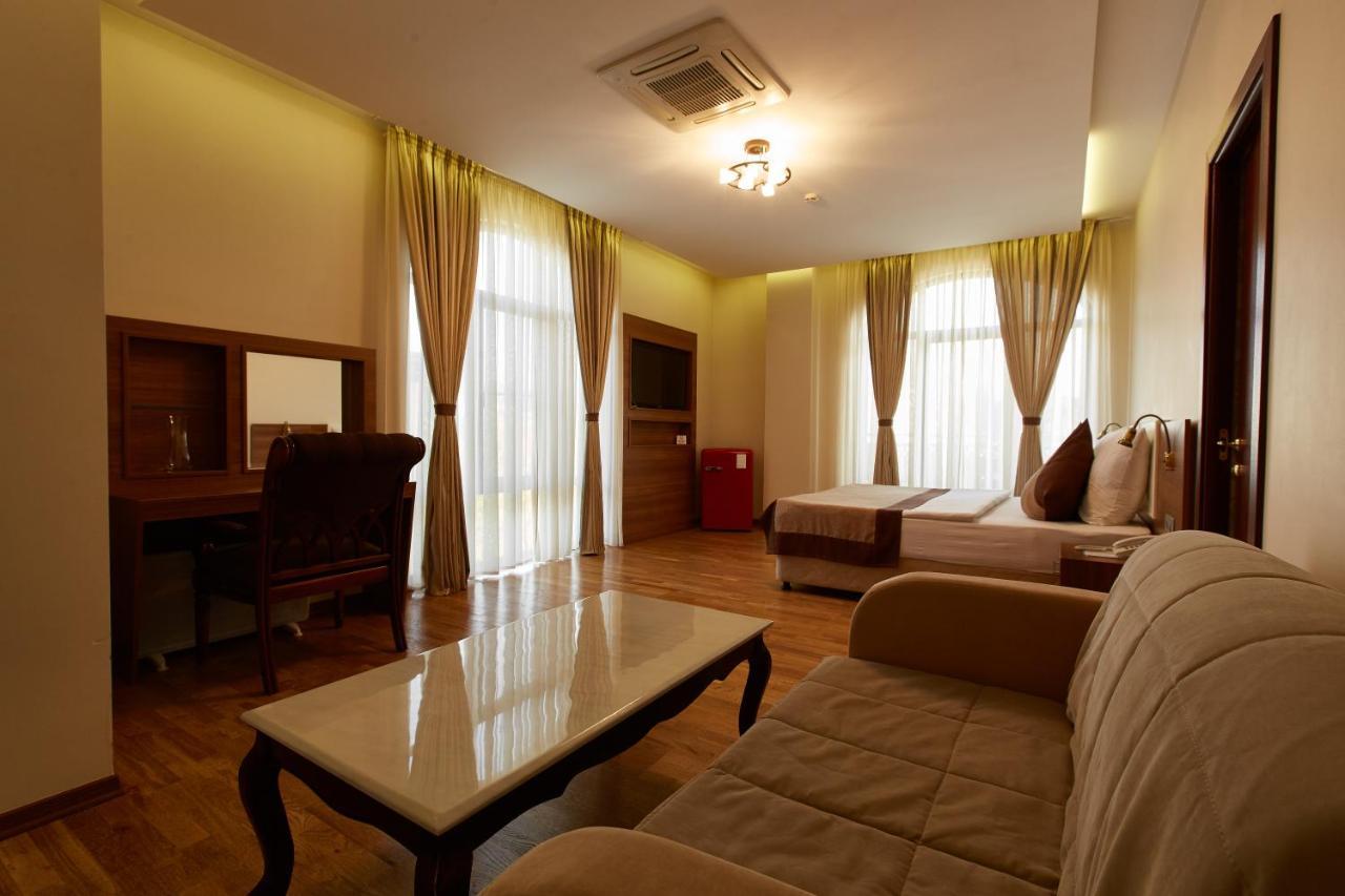 Leon Boutique Hotel Sukhumi Exterior foto